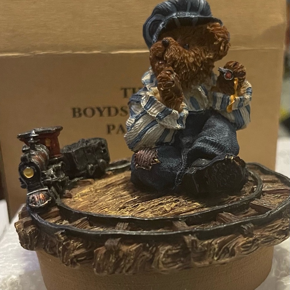 Boyds Bears Casey Next Stop Boydsville Candle Topper